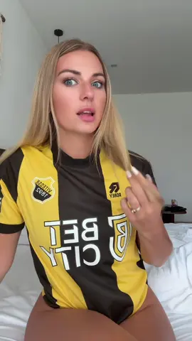 Een groepschat met exen lijkt me het ergste ooit 😅🤣 #voetbal  