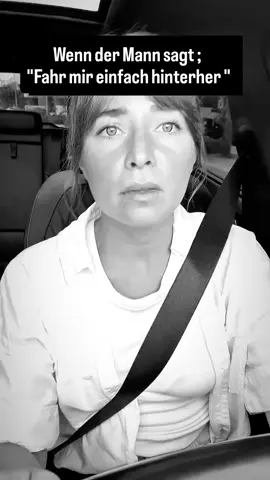 „Wenn er sagt: „Fahr mir einfach hinterher“ … und dann fährt er wie Fast & Furious über jeden Deutzenweg, während ich hinten sitze und bete, dass mein Auto nicht abhebt.“ 🚗💨😅 #couplelife #ehealltag #fahrmirhinterher #beziehungshumor #realität 