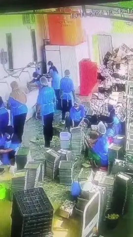 Makananya dihabiskan ya anak², ada relawan yang kerja keras banting tulang demi kalian😂🤭 #mbg #sppg #fypage #ngakak 