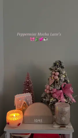 Peppermint Mocha Latte’s #peppermintmocha #latte #coffeeaesthetic #coffeeaesthetics #christmasgirl 