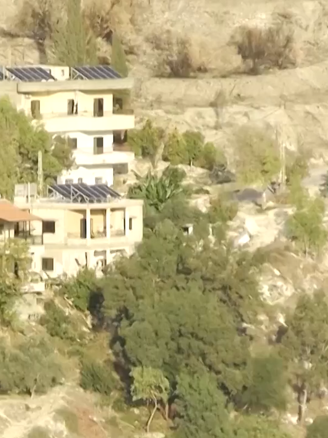 El ejército israelí intensifica los ataques en el sur del Líbano y afirma que está atacando a Hezbolá. #Latinus #InformaciónParaTi