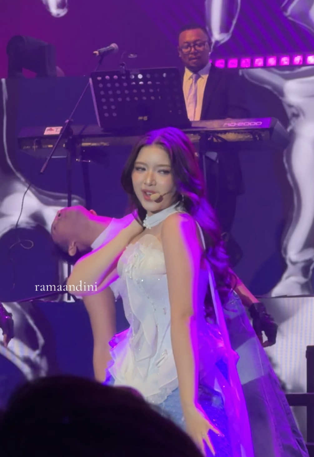 Gacor banget flip it up versi edelweiss 😭🫶🏻 @tiara andini  #tiaraandini #edelweissshowcase #flipitup #fyp 