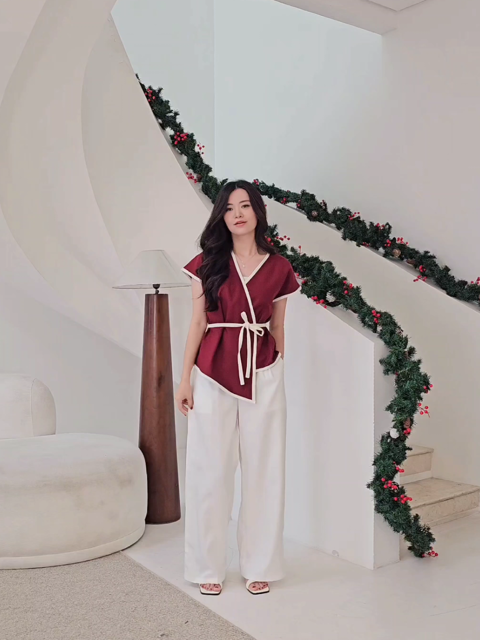 pilihan warna dari fayola top♥️ #bestseller #bajuwanita #atasanwanita #orecca #bajumerah #atasannatal 