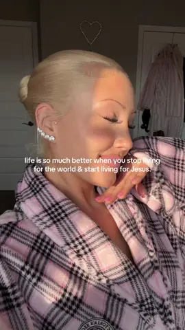 BREAK YOUR FLESH! loving Jesus & living for Jesus are 2 different things. obey His word & stop giving the enemy control! #christiantiktok #jesuslovesyou #fyp 