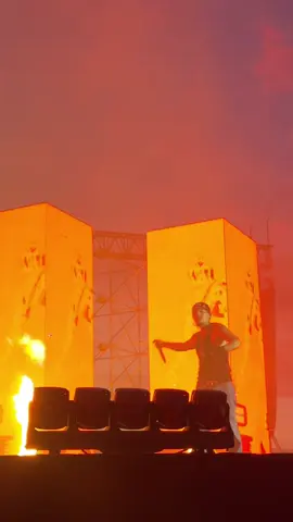 Yeat performing „Talk