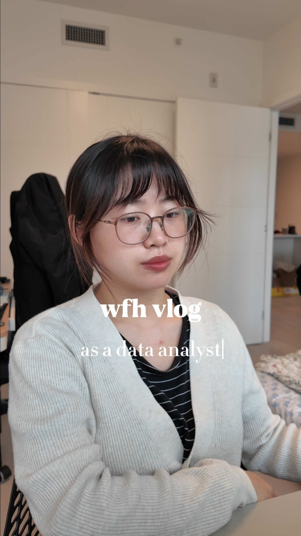 spend a day work from with me. WFH is a privilege but it could also blur my work and life balance. Sometimes I force myself to go out and touch some grass. What do you think? Do you prefer wfh or rto?  #Vlog #wfh #minivlog #dataanalyst #creatorsearchinsight 