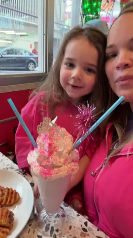 @Ellen’s Stardust 🍔 🎭 