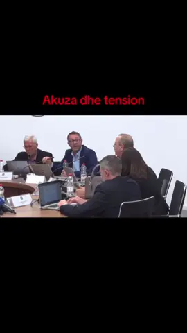 „Terroriste dhe kriminele je“-Tension mes anëtarit të Vetëvendosjes dhe anëtares së Listës Serbe në KQZ #fyppppppppppppppppppppppp #vetevendosje #albinkurti #videoviral 