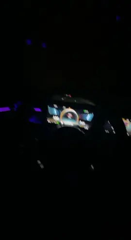 Quel véhicule a ton avis ?? #race #mercedesbenz 