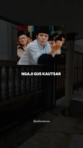 hati hati ! kemiskinan bisa saja menjerumuskan seseorang dalam kekafiran .. #ngaji #ngajiguskautsar #santri #pesantren #hujan 