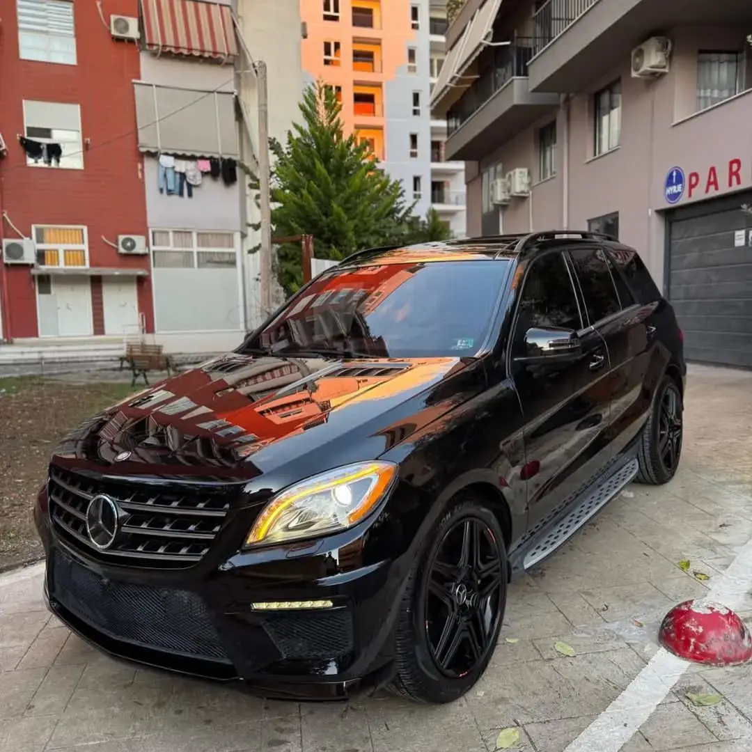Mercedes-Benz ML 63 AMG • Designo 159,000 km • Full Option • Gjendje perfekte V8 AMG • Suspension AIRMATIC • Navigator Command Sallon Designo premium • Kamera + Sensorë 360° Shumë i pastër, i mirëmbajtur, pa asnjë problem teknik. Dogana e paguar • Dokumentacion i rregullt. Disponibel për çdo lloj prove. Vetëm CASH — Pa ndërrime Kontakti: 068 481 3444 #ml63amg #carsforsale #shqipmotors #luxurydrive #shqiperi 
