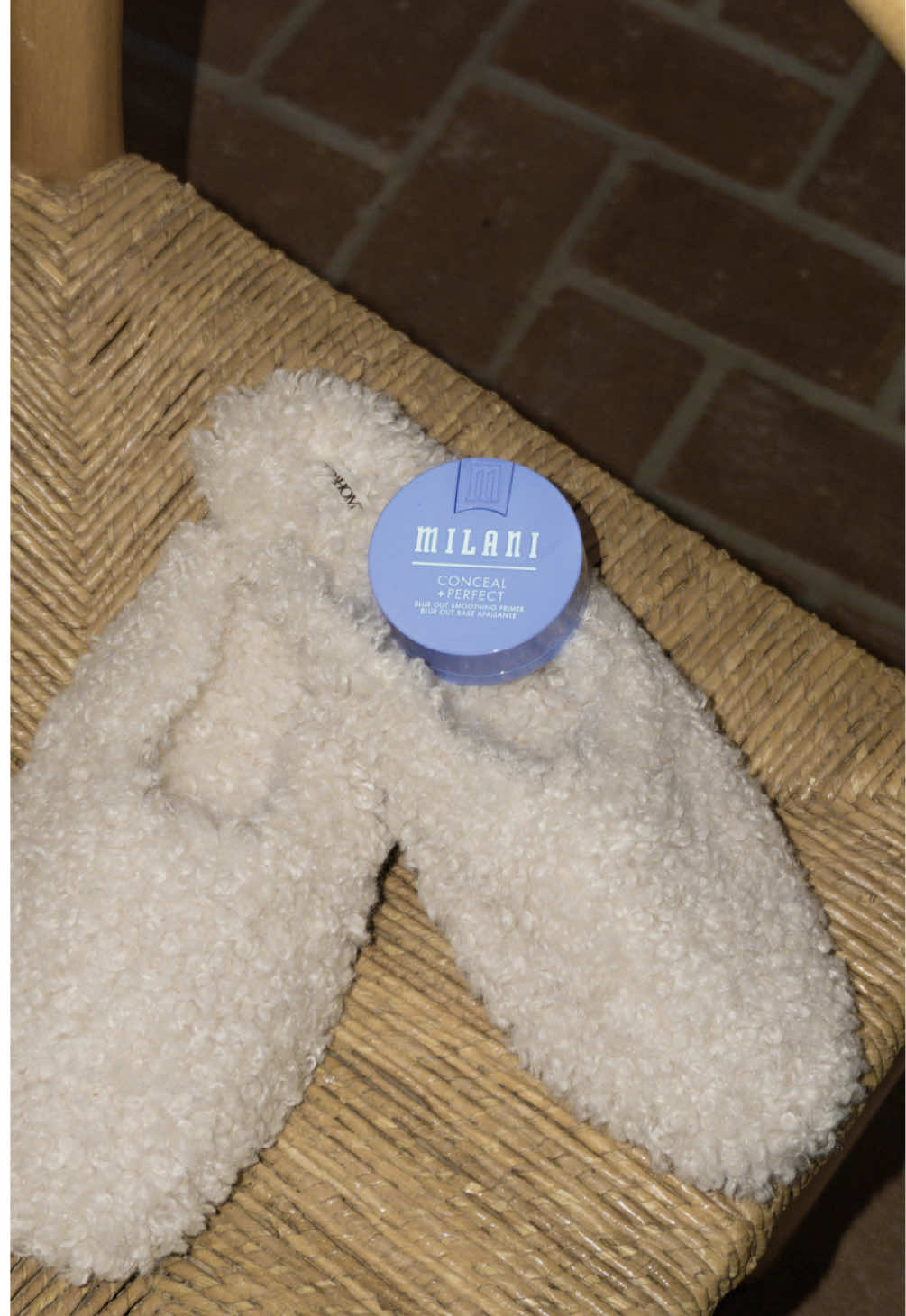 Airbrushed in an instant. 💫 Conceal + Perfect Blur Out Smoothing Primer seamlessly blurs pores & imperfections while hydrating with Glycerine, Niacinamide & skin-loving botanicals.  #MilaniCosmetics #Primer 