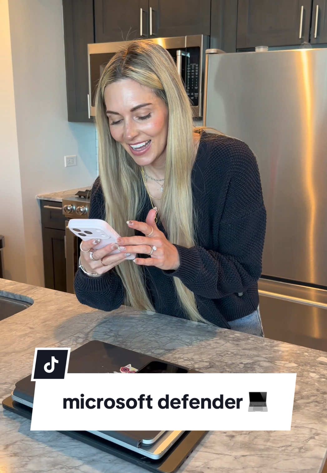 Manyyy devices, one dashboard 💻📱 Call me paranoid 👀..I call it prepared 🤓 @Microsoft 365 Defender helps protect our family’s phones, tablets, and laptops so Sundays feel calmer. #Microsoft365Partner
