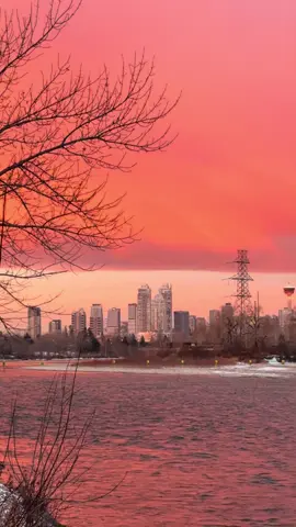 Let’s talk about this mornings Chinook sunrise in Calgary. #yyc #alberta #canada #canada_life🇨🇦 #sunrise 
