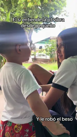 La agarró para que no se le escape 😂😂😂😂@Sebastian Marquez @Angel Medina 