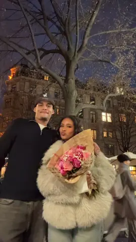 her smile 😌#fyp #happy #flowers #couple #viral 