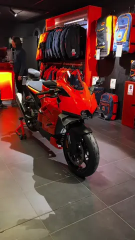 présentation de la 990rc chez ktm dardilly ❤️‍🔥  #CapCut #bikelife #bike #ktm #990rc 