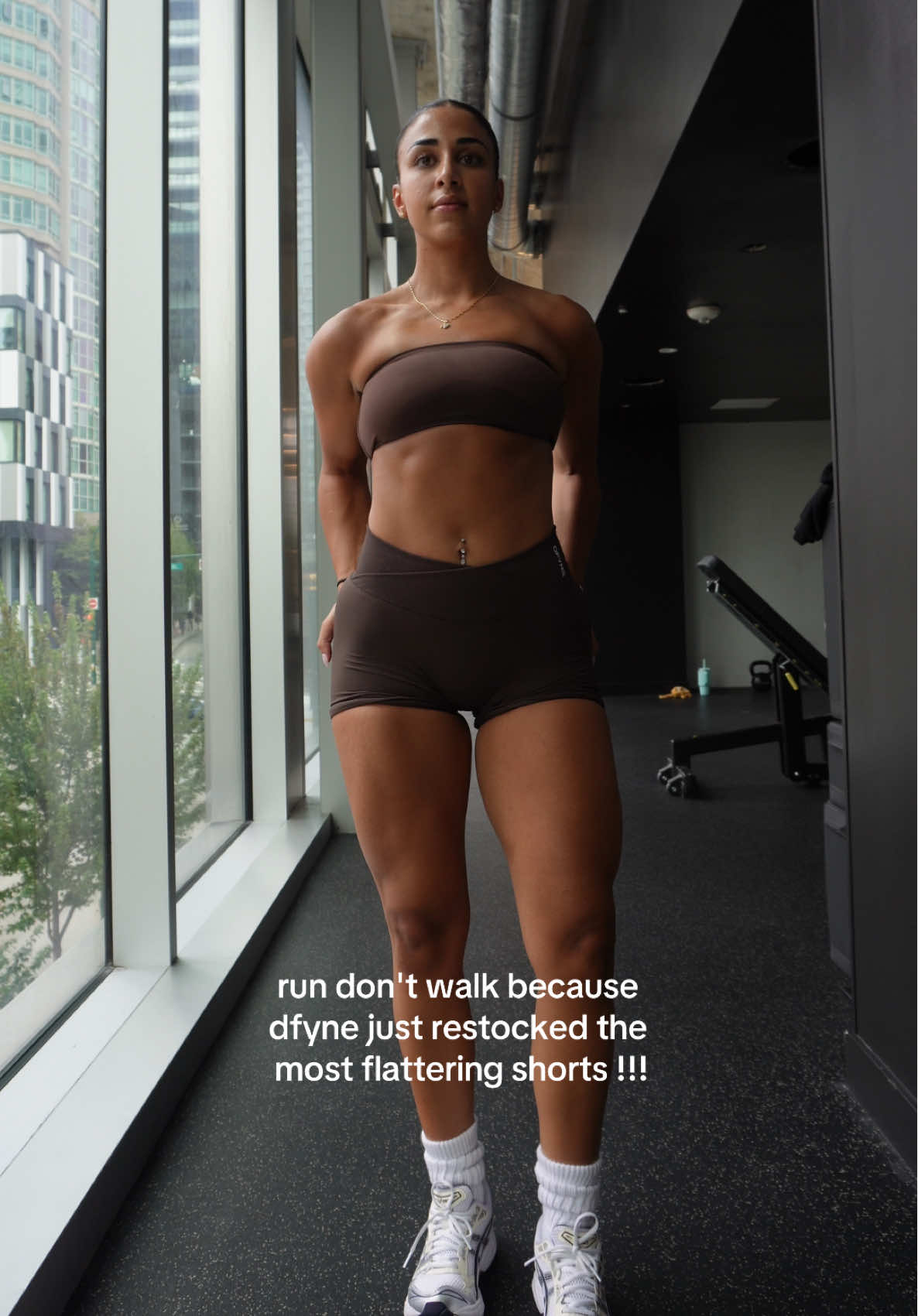 Vision collection restocked and launched in new colours today!! 🤍  For reference I wear a size small in the shorts ! They have a criss cross Mid rise waist band with an invisible scrunch!🙂‍↕️💕 so flattering!!  Use code neeks at checkout to save money!! #dfyneshorts #restock #dfyneathlete 