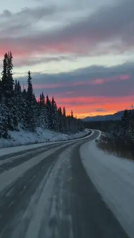 beautiful sunrise this morning on our way to whitehorse #yukon #canada #sunrise 