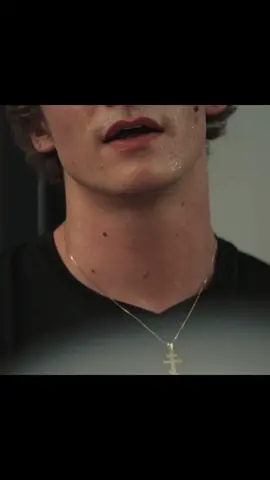 No one is surviving this show holy #heatedrivalry #shanehollander #ilyarozanov #romance #hockey 