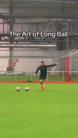 4 Fixes to Hit the Perfect Long ball 🛠️     1.    Use the pocket, not the toe     2.    Approach the ball with rhythm     3.    Solid ankle → solid strike     4.    Follow through toward your target #Soccer #football #fyp #soccertiktok 