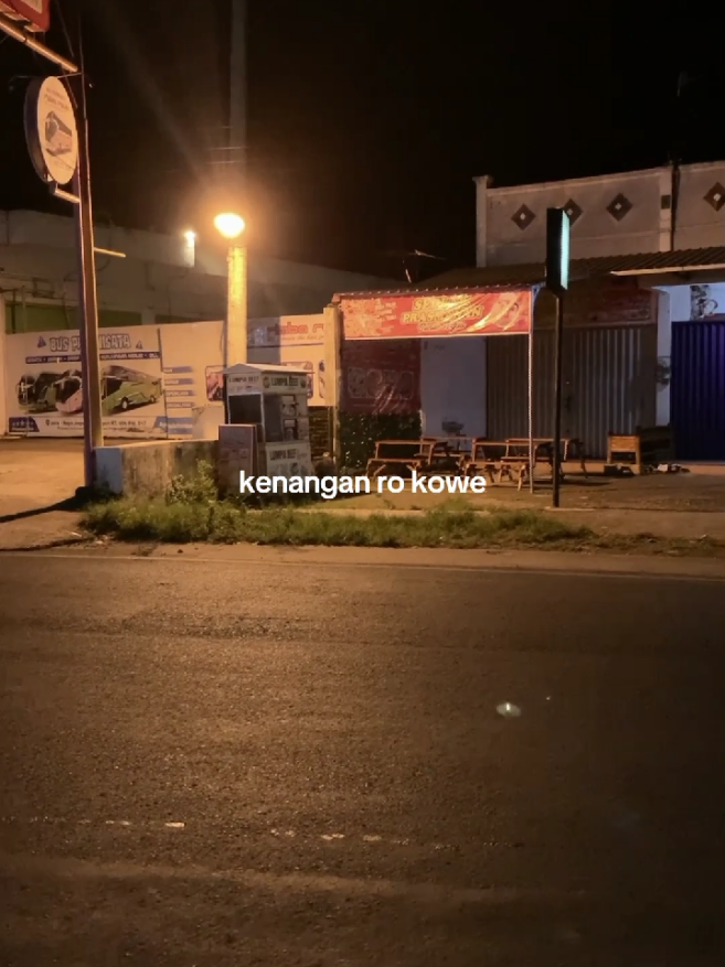 seng uwes yowes  #lyrics #mandeknangis #liriklagu #CapCut #fyp 