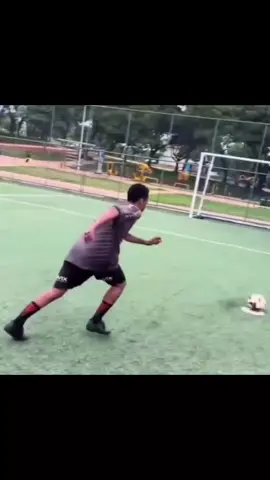 Na Várzea e outro Nível. ⚽😅😂 #gol #futebol #brasil 