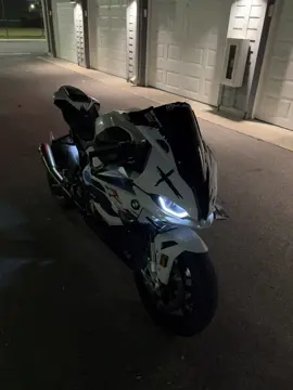 Night rider 🤌 #s1000rr #motorcycle #bmwmotorsport 
