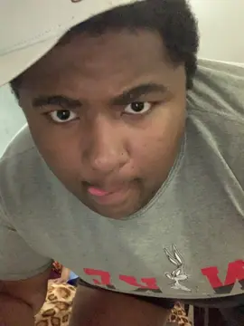 Ksksksk tinha um lanche em cima dela sksks