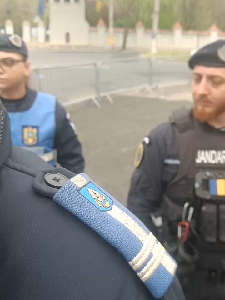 abuzurile lor nu au limită pt că noi le permitem! la Cotroceni au venit americanii si am interdictie: doar eu! Membrii grupului Turul doi Înapoi-Străjerii democrației, format din: avocații Marina Ioana Alexandru, Mihai Rapcea, Dan Chitic, Aurelian Pavelescu, Pompil Drăghici, jud. Lăcrămioara Axinte, maestrul Florin Zamfirescu, Dorel Vișan, Gheorghe Zamfir, Manuela Hărăbor, Leon Zăgrean, Dan Diaconescu, Dinu-Avrămuță Cezar Cătălin, Gabriel Apreutesei, Liviu Pleșoianu, Aurelian Popa, Nea Ilie Lungulețu, Iulian Horneț, Gianina Hagima, Anca Nițulescu, Iosefina Pascal, Ryana Popescu, Tene Ionuț, Calistrat Marvin Atudorei, Emanuel Petran, Mihai Lasca, Dinu Popescu, Oana Eftimie, Ovidiu Zară, Laurențiu Primo, Sorin Chirigiu, Mircea Suta, Dana Ștefan, Raimond Leușcă, Florin Goia, Ioan Cătuțiu, Ionel Roșeț, Ștefan Varga-Melen, Angela Negrotă, Pompiliu Diplan, Alexandru Marin Răzvan, Mihai Călugăru, Daniel Florea, Isabela Călin, Aurel Ionescu, Silvestru Șoșoacă, Costin Chenoza Crețu, Adriana Grigorescu, Maria Bg, Mariana Gogu Fr, Andreea Grace Fr, Iulian Ghițescu, Georgeta Alexandrina Mihail, Laurean Stănchescu, Marin Ivașcu, Gabriel Ștefănescu, Costi Roșoga, Ștefan Dumitrescu, Zamatheea, Marcel Boboc, Mario Marian Augustin, Hainagiu George, Ciprian Arghirescu, Doru Marian Ciuban, Laura Antanas Mocanu, Lucian Tudor, Marcel Boboc, Valentin Maxim Vasile – luptătorul fără mână, Cristian Iosupescu,