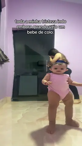 primeira vez que ela fica tanto tempo em pé  ib:@Emily_4lvarenga #xuxu #funny #fyp #viral #bebe 