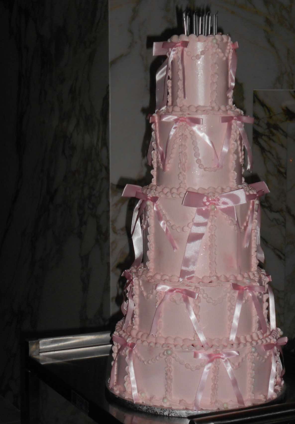 rhode night out 🖤 an evening in palm springs celebrating hailey's birthday. ​