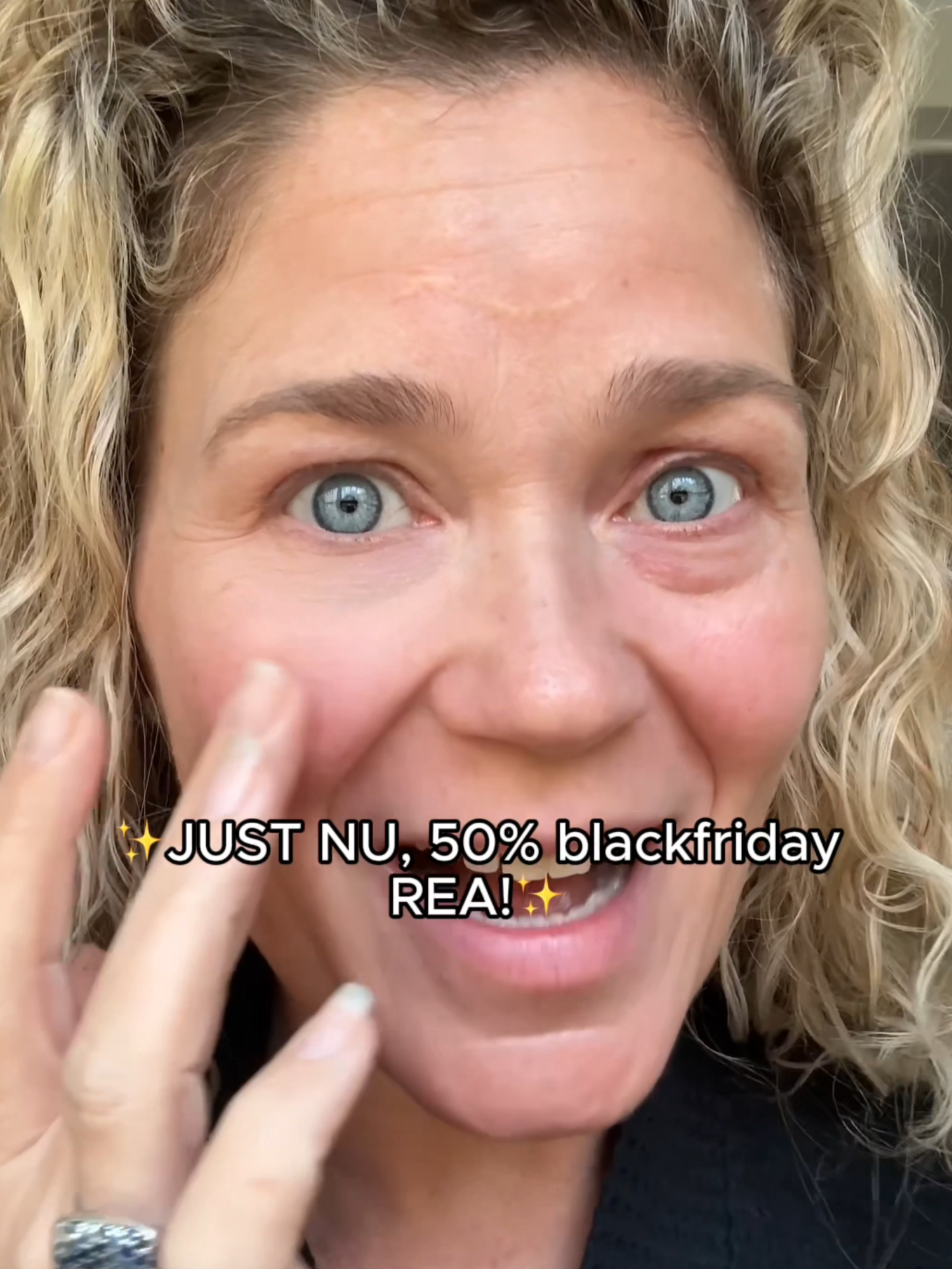 ⚫ BLACK FRIDAY MEGADEAL! 🟡 🖤 50% RABATT + GRATIS Ögonkräm + 🚚 FRI FRAKT 💛 Minska påsar under ögonen och rynkor på bara 60 sekunder! 😍✨ #BrightUp #BlackFriday