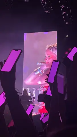 @Zara Larsson raction to fan project #Midnightsummertour #zaralarsson 📍 Norway