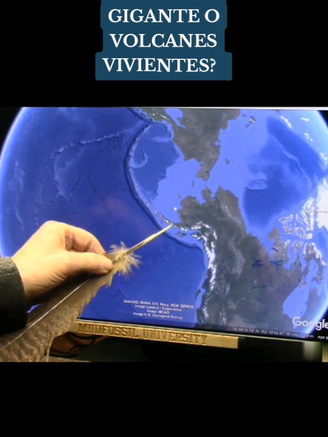 Mudfossil University vuelve con una revelación impresionante: una formación gigantesca con forma de dragón visible claramente desde Google Earth. ¿Es solo una coincidencia geológica… o estamos frente a los restos fosilizados de una criatura colosal que alguna vez caminó sobre la Tierra? Roger, de Mudfossil University, explica cómo estas estructuras tienen patrones biológicos, no geológicos, y cómo su descomposición podría estar relacionada con la actividad volcánica actual. Porque si estas criaturas realmente existieron, sus cuerpos —ahora convertidos en montañas y formaciones rocosas— podrían estar liberando gases y generar presión interna… exactamente donde hoy vemos volcanes entrar en erupción.  #giants   #misteriosdelatierra  #gigantes   #ancientgiants 