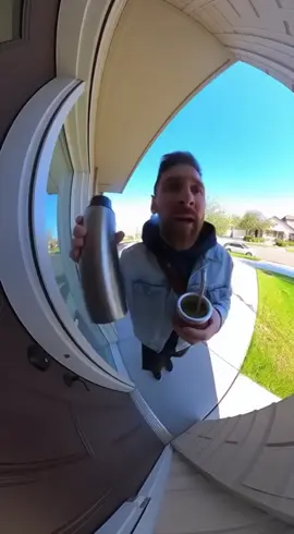 Lionel Messi asking his neighbor for water for his thermos to make mate by Sora 2 #lionelmessi #viral #ypfッ 