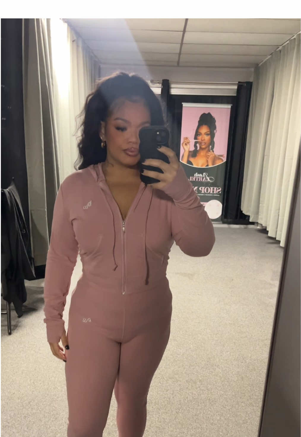 I’m not big on dating because I really dislike being stuck somewhere with a person and it’s awkward, the vibes are off, or they just get on my nerves. But this date was very chill, great food, great conversation and we did an activity that I really enjoyed. A+ for showing me something new. Yall think he deserves a second date? #dating #firstdate #datenight #datingadvice #datingtips  Outfit is from @RUSSIAN.REDD 