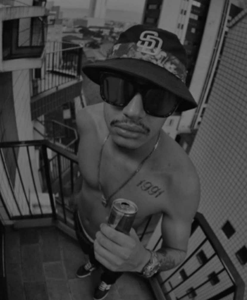 o zorro do asfalto tá vestido de playboy #hungria #hungriahiphop #musicaparastatus #tipografia 