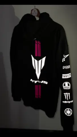 ✨ Buzo exclusivo inspirado en la Yamaha MT-15 ✨ Con detalles reflectivos plata y fucsia, totalmente personalizable a tu estilo y tu moto. ¿Quieres el tuyo? Escríbeme 📲 310 6688542 #mt15 #yamaha #yamahamt15 #revsyourheart #paratiiiiiiiiiiiiiiiiiiiiiiiiiiiiiii 