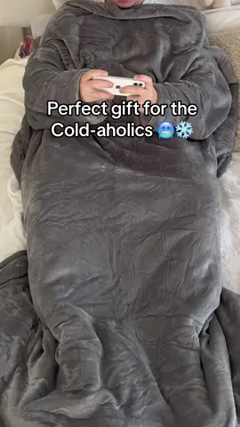 Send this to that person who’s always cold 🥶 🎁 #blanket #winter #cozy #christmas #warm 
