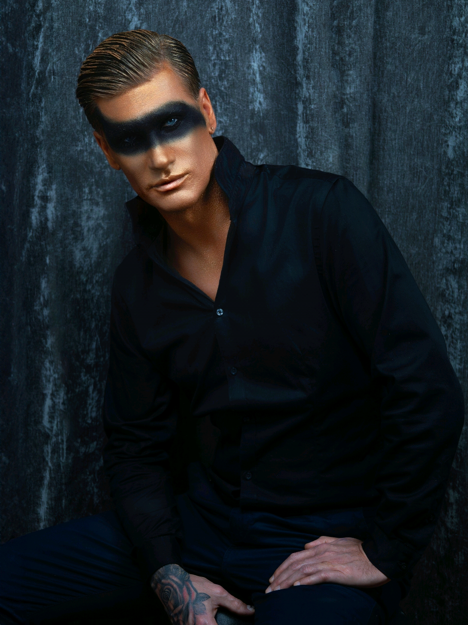 Getting ready for the New Year? Then you’ve come to the right place! 😎 @juliakiuru_beauty @✨Valentinobeauty🇺🇦❤️🇫🇮✨ #finland #helsinki #hiusmekka 