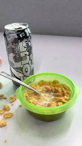 Desyuno de campeones 🥱 #FourLoko #FourLokostories #fiesta #humorperuano #humortiktok 