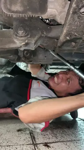 Drama lepas filter innova diesel posiisi di bawah tanpa lift.sesok meneh nek ngencengi go handle sek luwih dowo #mekanikmuda #mekanik #pkl #fypbanget 