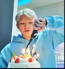 Selamat ulang tahun, Woozi. Semoga semua melodi yang kamu ciptakan membawa kebahagiaan kembali padamu berkali-kali lipat. #woozi #fyp #pov #seventeen 