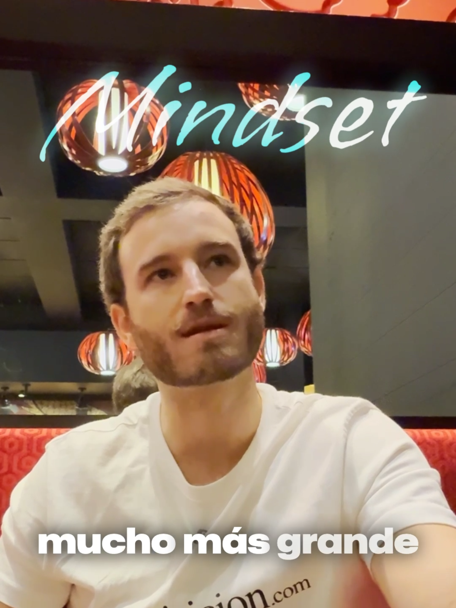 Manejar la presión mental de crecer rápido no es cuestión de fuerza… es cuestión de mentalidad. 🧠⚡️ Porque cuando emprendes, no creces solo en ingresos… creces en responsabilidad, en decisiones, en liderazgo y en presión. Y ahí es donde muchos se rompen. No por falta de talento, sino porque siguen pensando como empleados cuando ya son empresarios. 🚀 Para crecer rápido necesitas un mindset gigante: capaz de resistir, de construir, de delegar, de confiar, de tomar decisiones que hoy duelen… pero mañana te liberan. 🔥 Los negocios no se miden por lo que tienes, se miden por lo que eres capaz de soportar mentalmente. 👉 Si te sirve este tipo de contenido, sígueme. Hay mucho más @marianoporter #marianoporter #mentalidad #emprender #liderazgo #mindset #exito #negocios #crecimientopersonal #disciplina #psicologia #emprendedores #motivacion #vision#paratiiiiiiiiiiiiiiiiiiiiiiiiiiiiiii #CrecimientoReal #marianoporter #MarketingDeValor #MentalidadGanadora #cambiodementalidad #CrecimientoPersonal #EstrategiaYConstancia