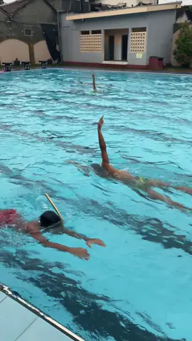 Dengan gerakan dasar Streamline #bifin #monofin #surface #renang #selam 