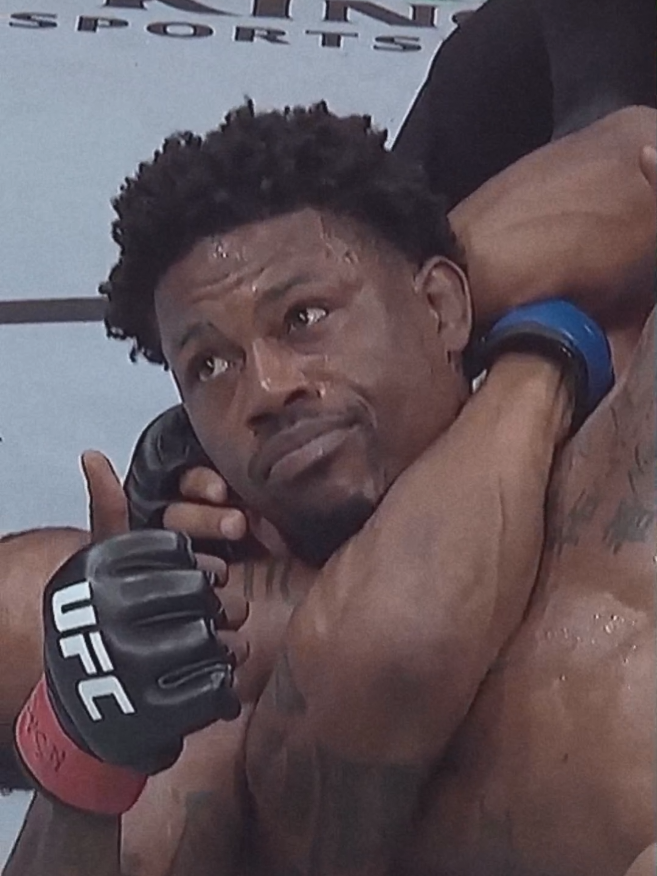 quanto ganhou este ano o lutador mais ativo do UFC. . #UFC #mma 