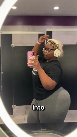 Day 4 back in the gym and I gotta say… y’all keeping me accountable is doing WONDERS for my motivation 🫶🏽✨ Thank you for showing up for me while I show up for myself. I didn’t post yesterday because baby… that leg day had me in a chokehold 😭🔥 I was SO sore I had to take the day to stretch, rest, and remind myself I’m still a beginner and that’s okay. Next week I’m definitely saving legs for LAST because that workout had me clocked OUT. If you’ve got any tips, tricks, stretches, warm-ups, cool-downs anything that helps a beginner stay consistent drop them below. I’m learning as I go and I love hearing what’s helped you too 💪🏽🩶 #GymJourney #PlusSizeFitness #BeginnerInTheGym #FitnessForBeginners #GymCheckIn           