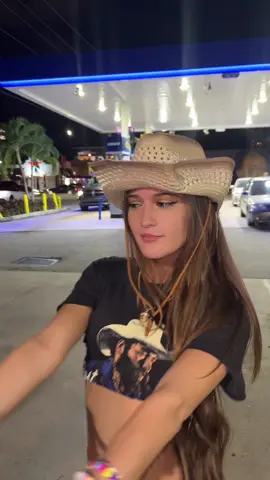 Did we win this trend and aren’t we gorgeous? #fypシ゚viral #milliebarbarosha #xyzbca #dance #gasstation 