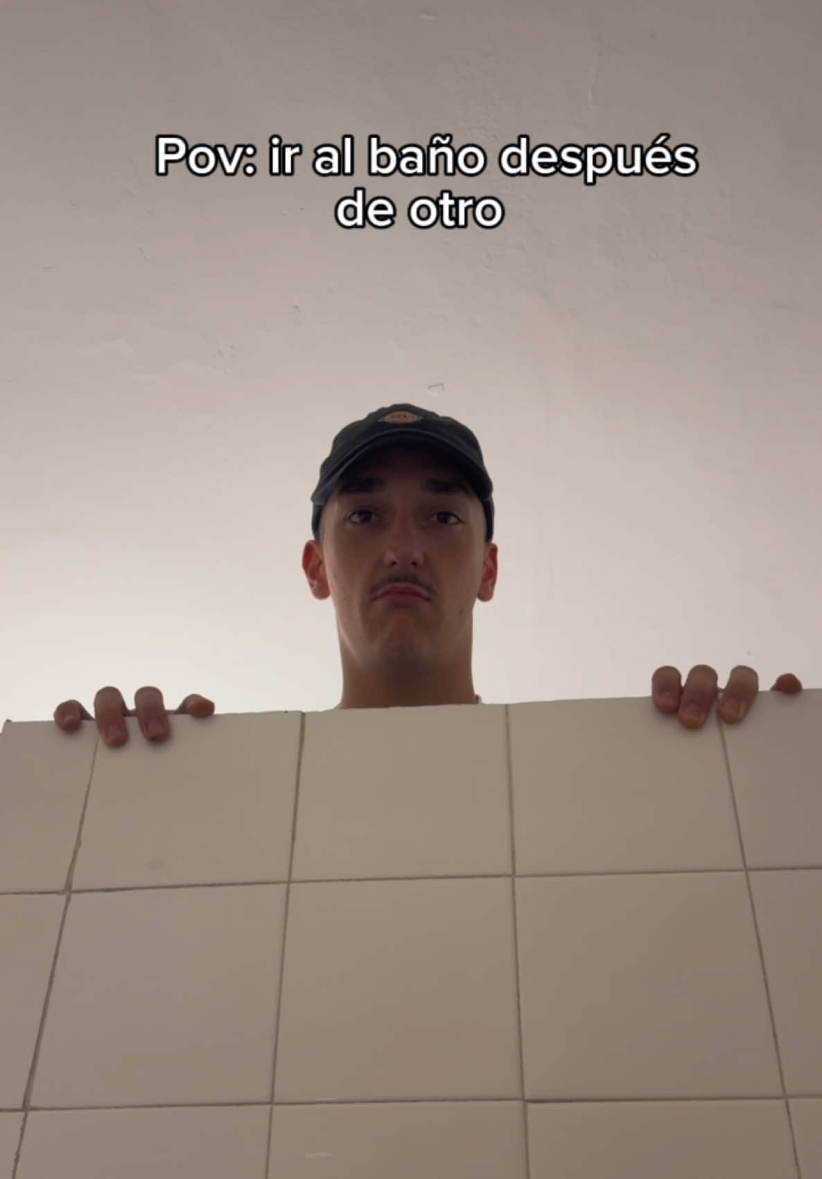 Porque dejan olor a ped0 y cul0 si solo van a mear? #baño #pis #fyp 